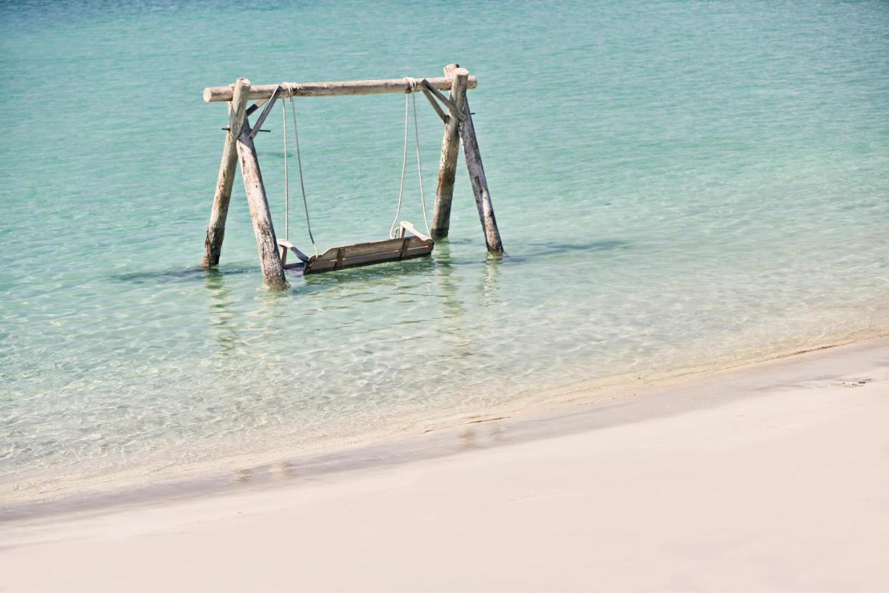 Fanar Hotel & Residences Salalah Exterior photo Swing at the beach