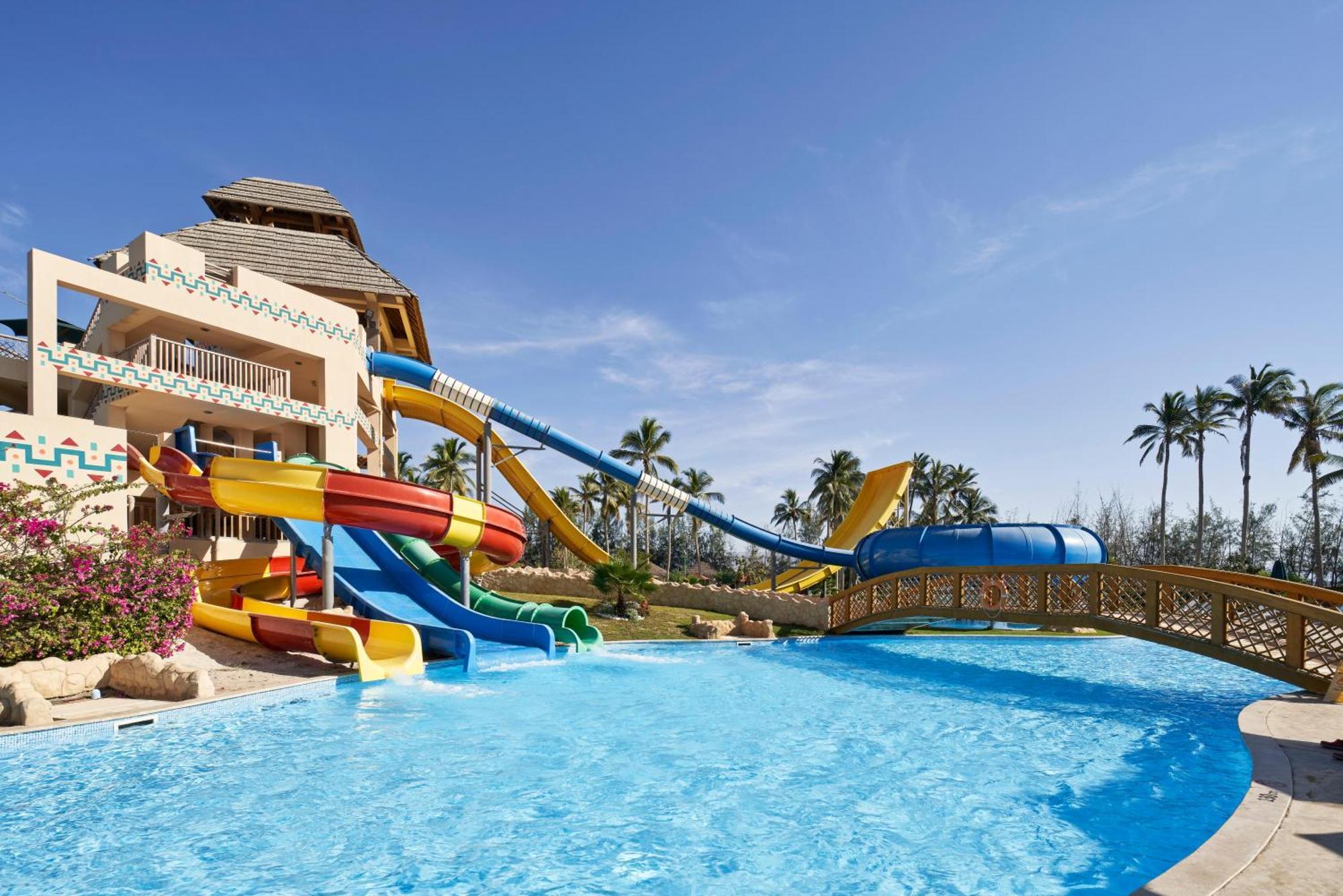 Fanar Hotel & Residences Salalah Exterior photo Aqua Park